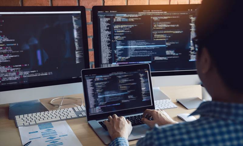 数据科学选型:R与Python如何赋能五华县网站建设?